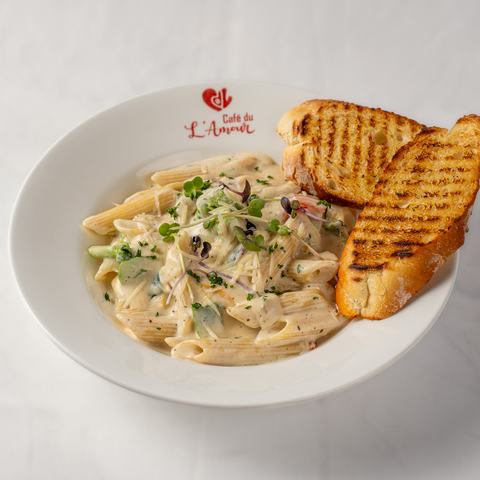 Alfredo Pasta in creamy sauce with fresh vegetables